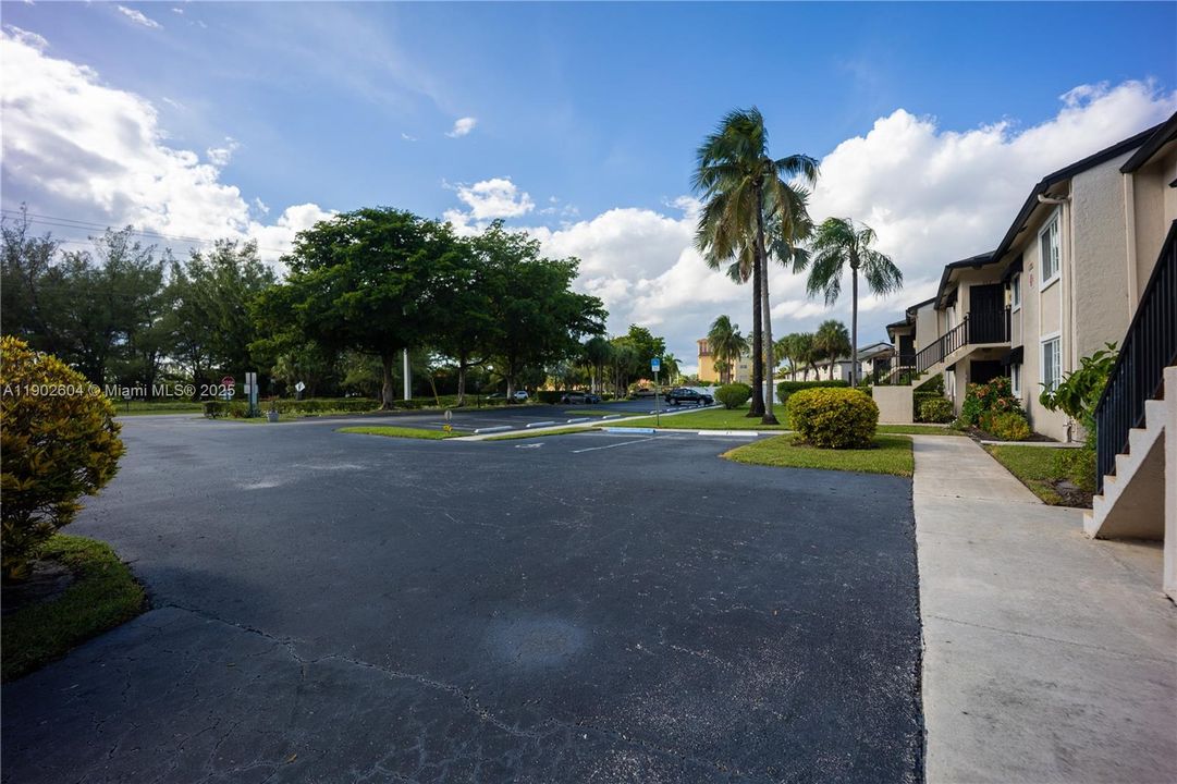 待售: $268,000 (2 贝兹, 2 浴室, 1380 平方英尺)