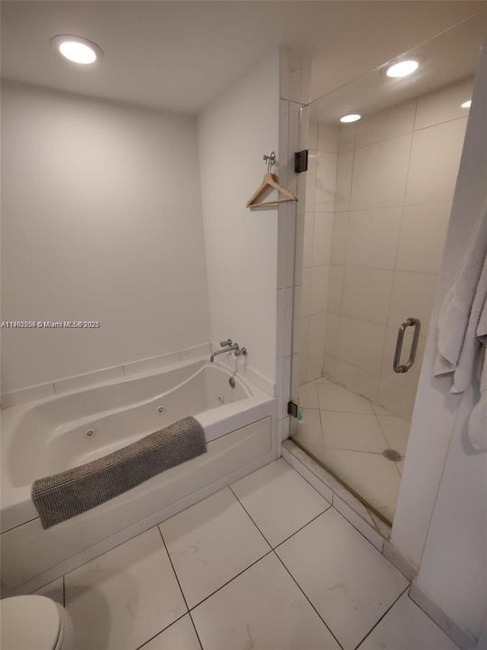 For Rent: $3,250 (1 beds, 1 baths, 738 Square Feet)