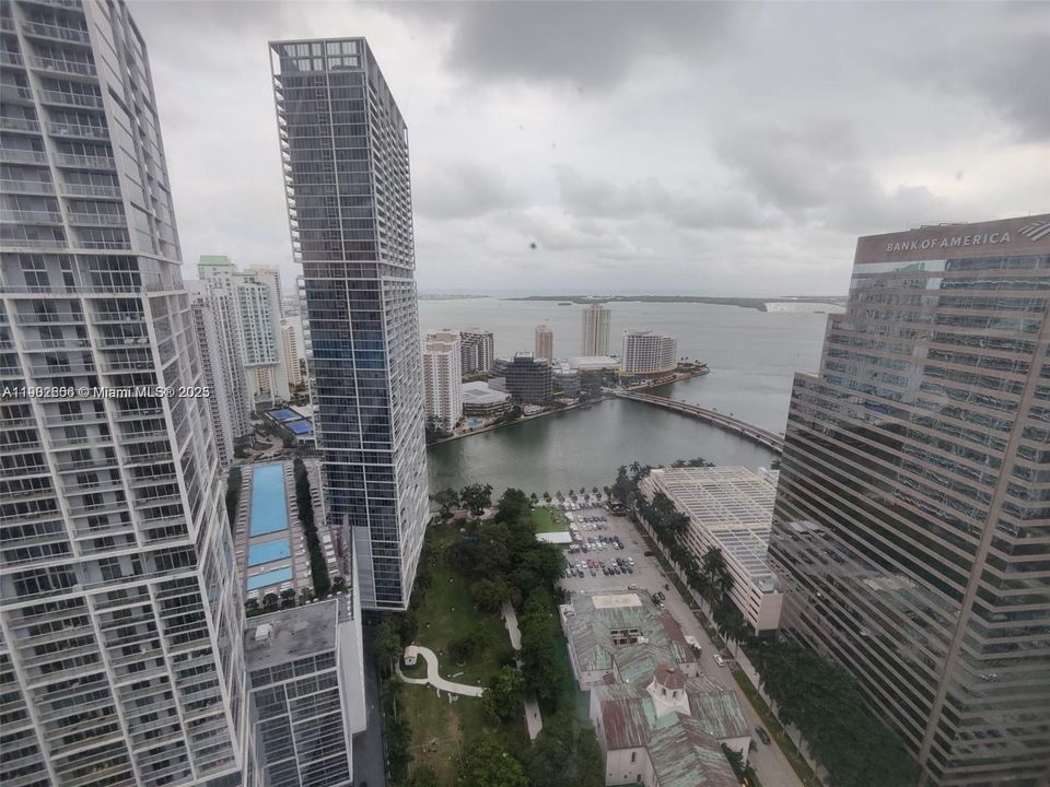 For Rent: $3,250 (1 beds, 1 baths, 738 Square Feet)