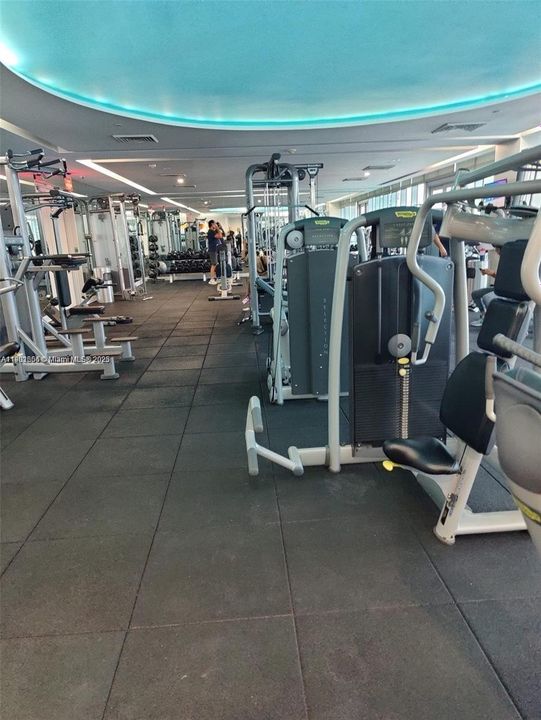 For Rent: $3,250 (1 beds, 1 baths, 738 Square Feet)