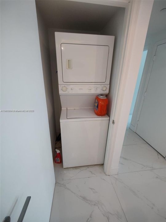 For Rent: $3,250 (1 beds, 1 baths, 738 Square Feet)