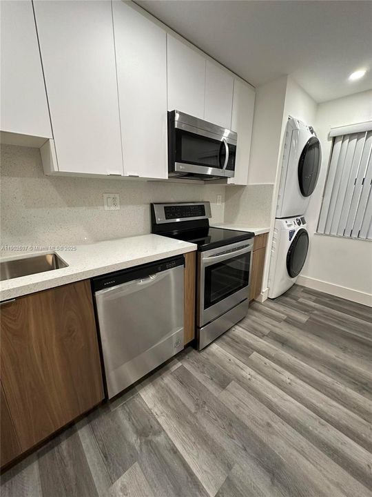 For Rent: $2,300 (2 beds, 2 baths, 1130 Square Feet)