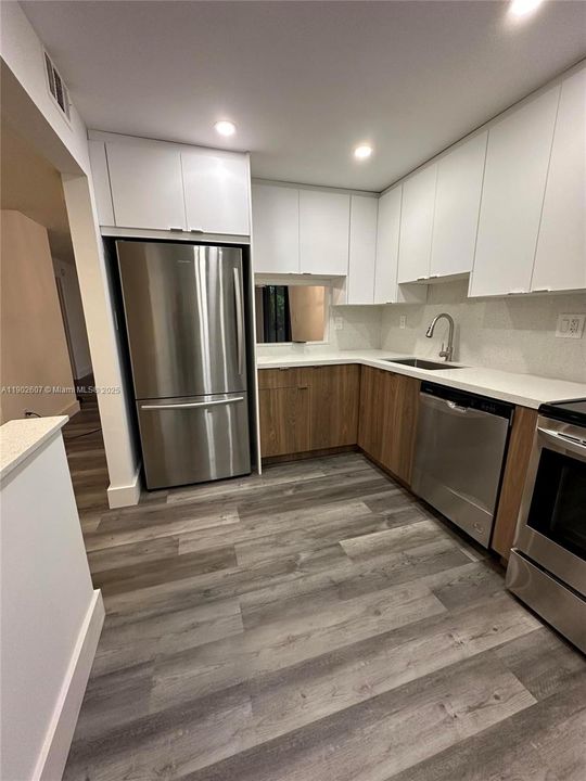 For Rent: $2,300 (2 beds, 2 baths, 1130 Square Feet)