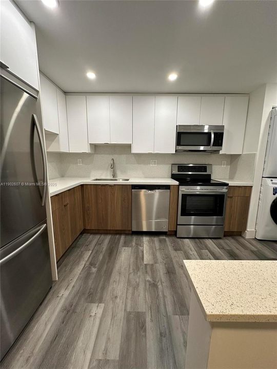 For Rent: $2,300 (2 beds, 2 baths, 1130 Square Feet)