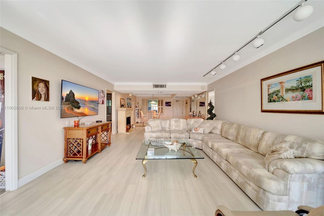 待售: $299,000 (3 贝兹, 2 浴室, 1500 平方英尺)