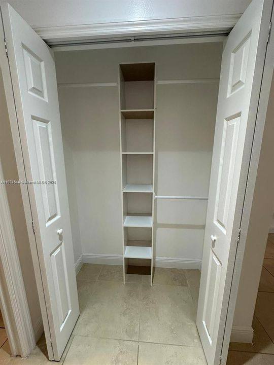 合同活跃: $3,000 (2 贝兹, 2 浴室, 1034 平方英尺)