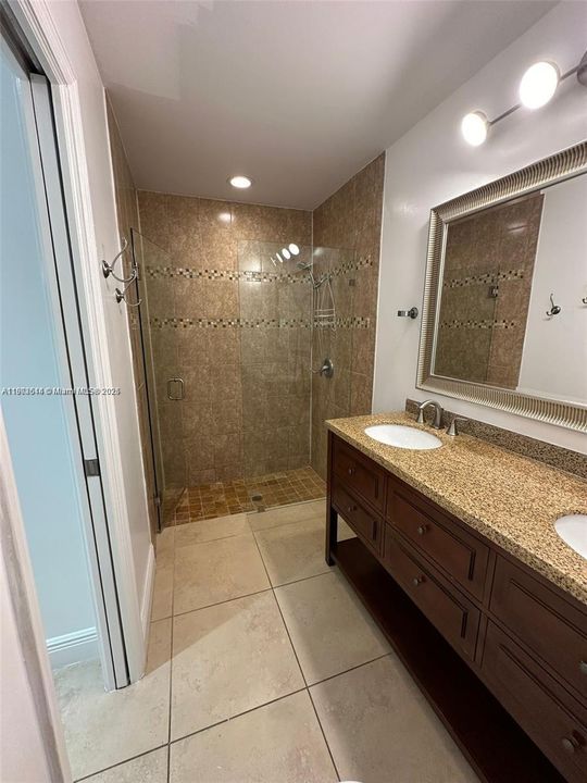 合同活跃: $3,000 (2 贝兹, 2 浴室, 1034 平方英尺)