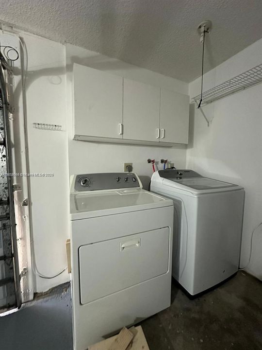 合同活跃: $3,000 (2 贝兹, 2 浴室, 1034 平方英尺)