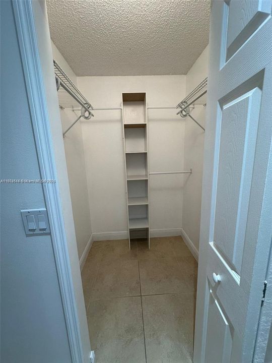 合同活跃: $3,000 (2 贝兹, 2 浴室, 1034 平方英尺)