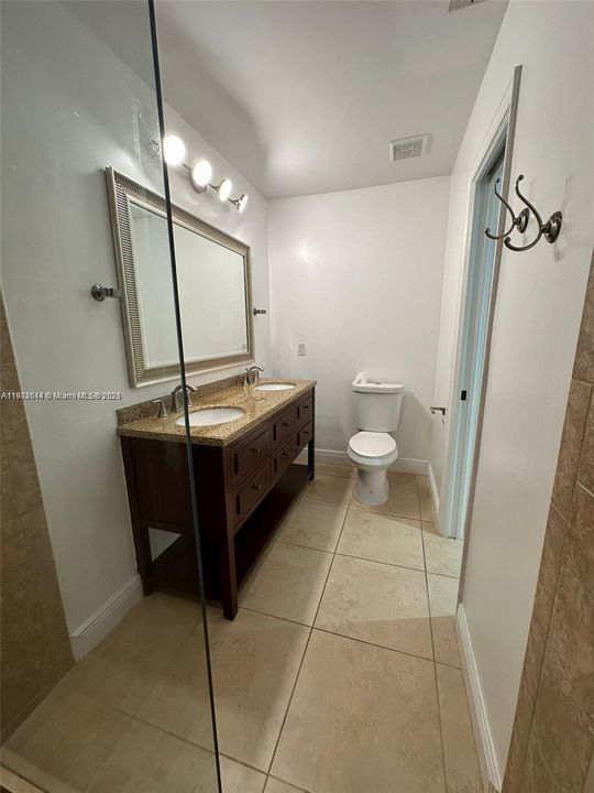 合同活跃: $3,000 (2 贝兹, 2 浴室, 1034 平方英尺)