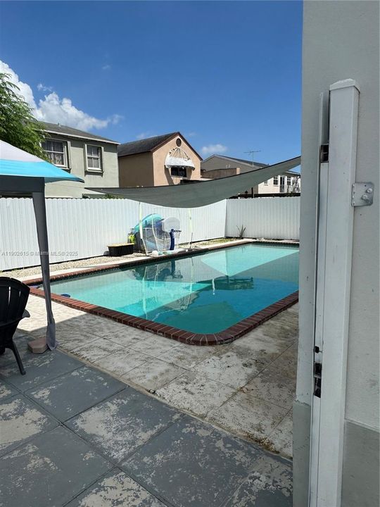 For Sale: $675,000 (5 beds, 3 baths, 2327 Square Feet)