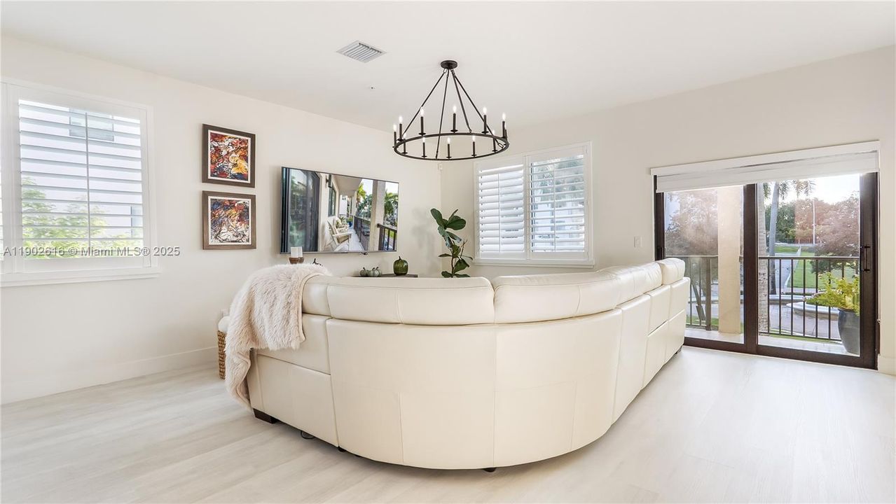 For Sale: $1,090,000 (3 beds, 3 baths, 2946 Square Feet)