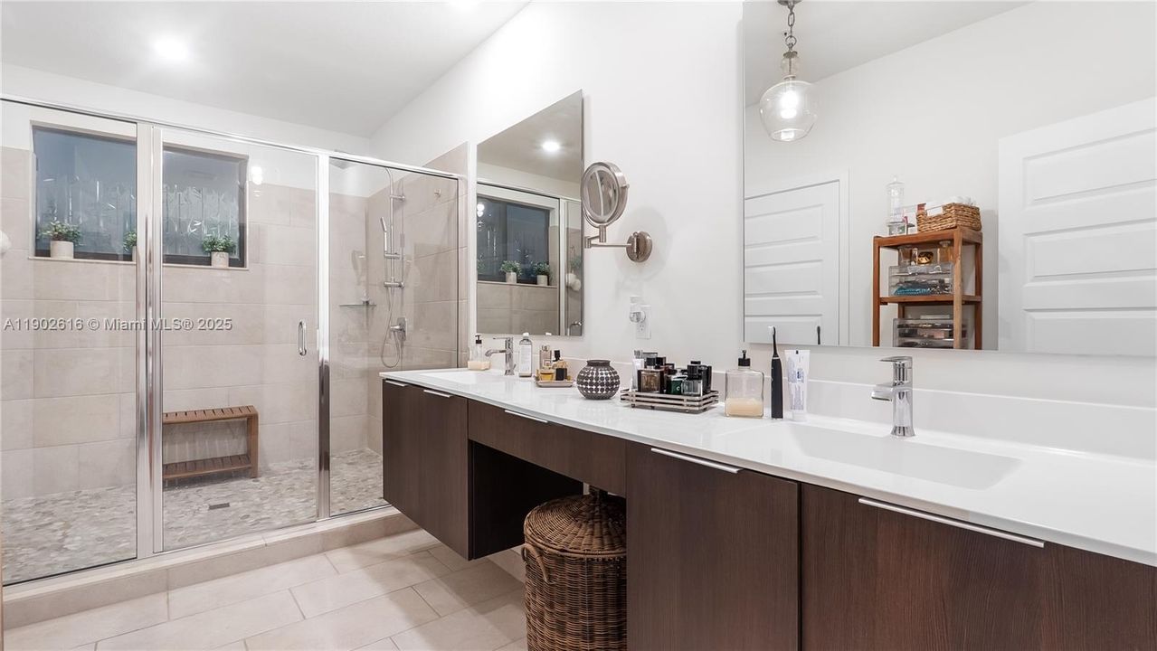 For Sale: $1,090,000 (3 beds, 3 baths, 2946 Square Feet)