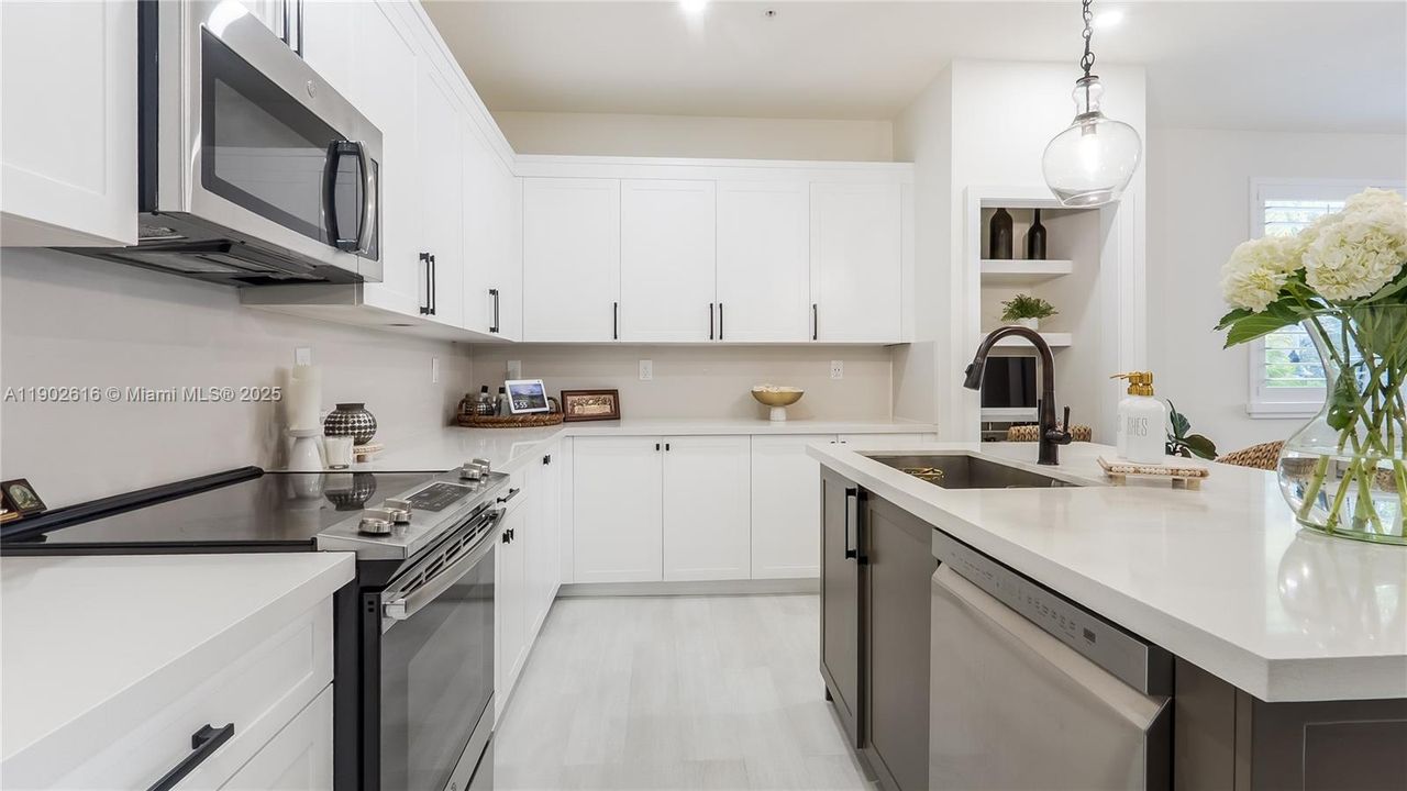 For Sale: $1,090,000 (3 beds, 3 baths, 2946 Square Feet)