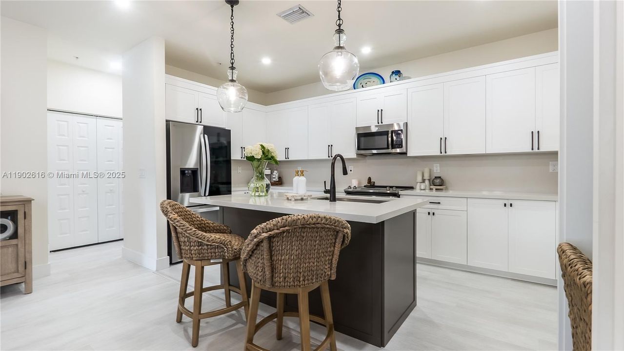 For Sale: $1,090,000 (3 beds, 3 baths, 2946 Square Feet)