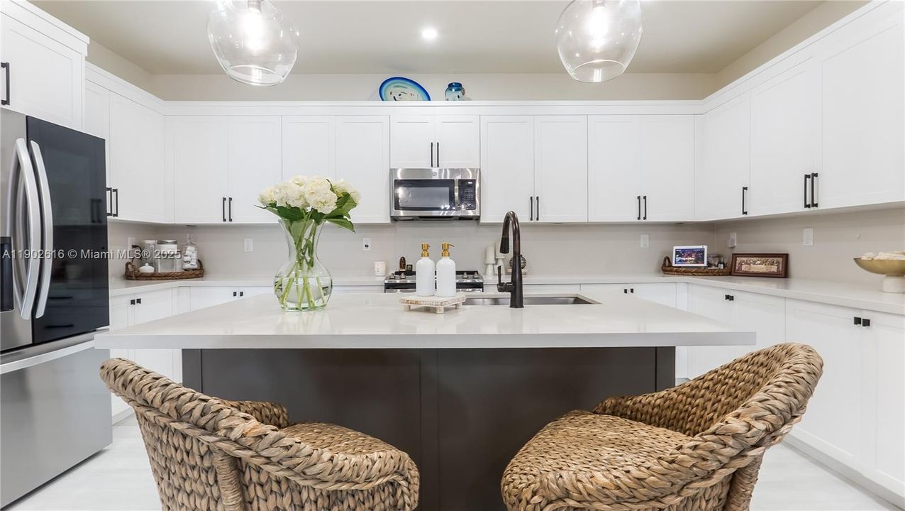 For Sale: $1,090,000 (3 beds, 3 baths, 2946 Square Feet)