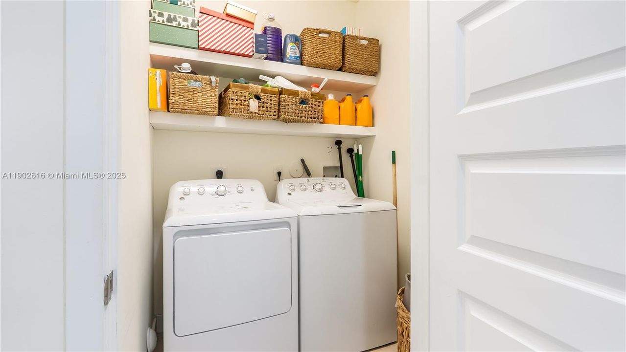 For Sale: $1,090,000 (3 beds, 3 baths, 2946 Square Feet)