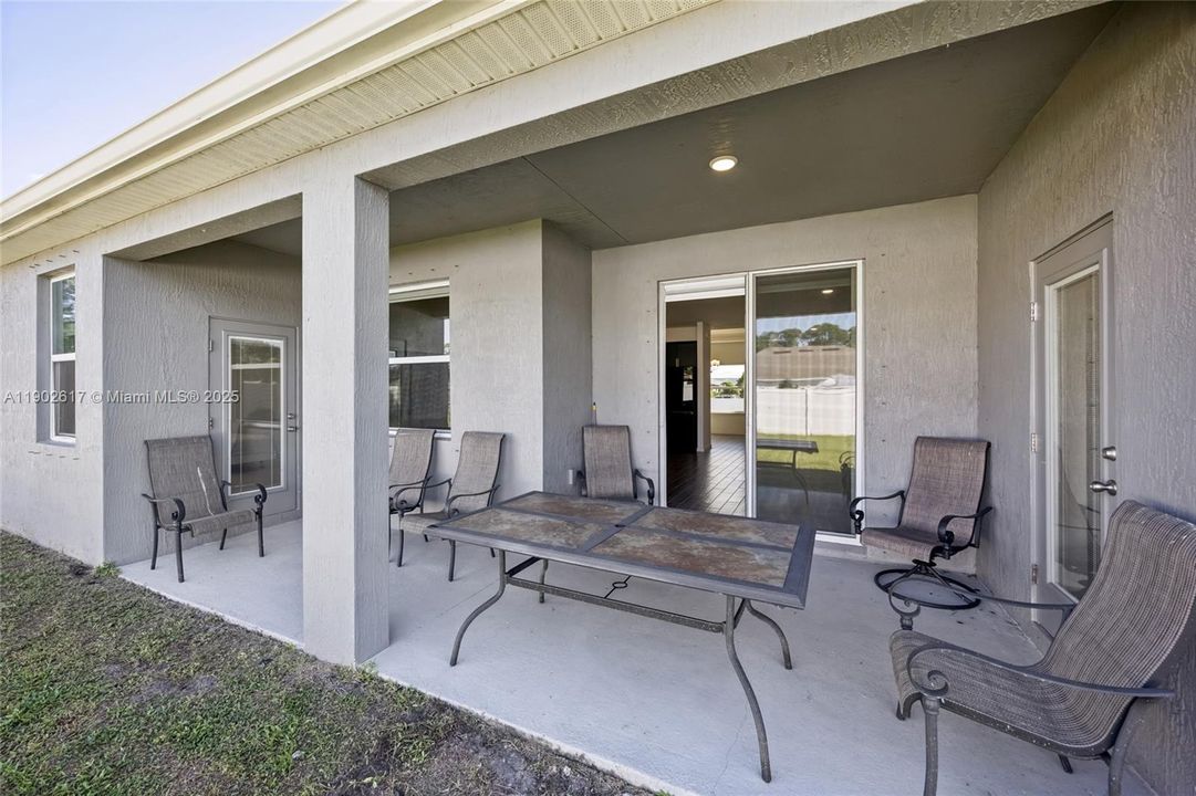 For Sale: $549,000 (3 beds, 2 baths, 2337 Square Feet)