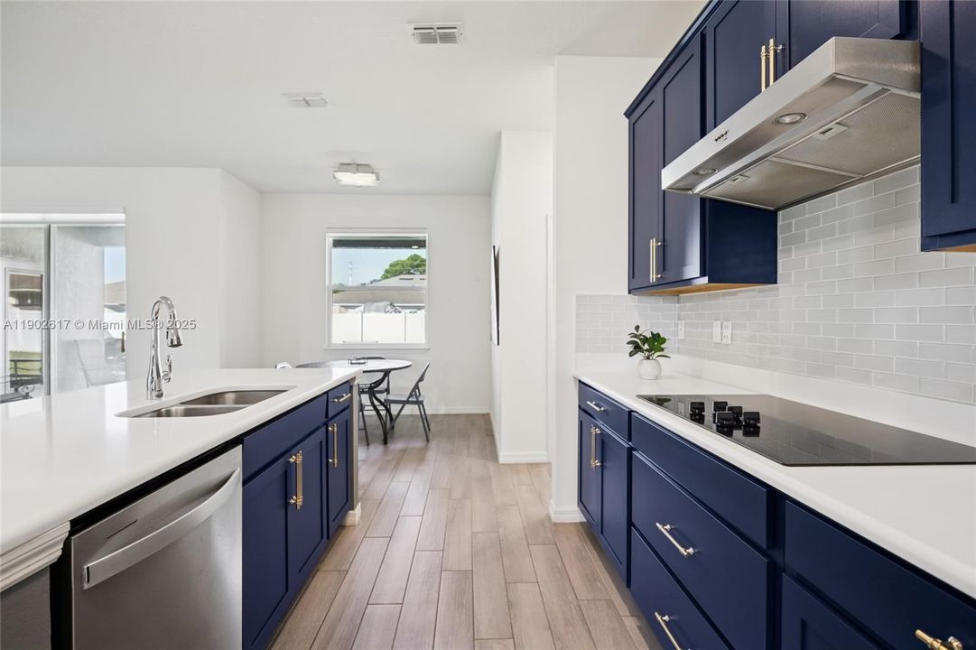 For Sale: $549,000 (3 beds, 2 baths, 2337 Square Feet)