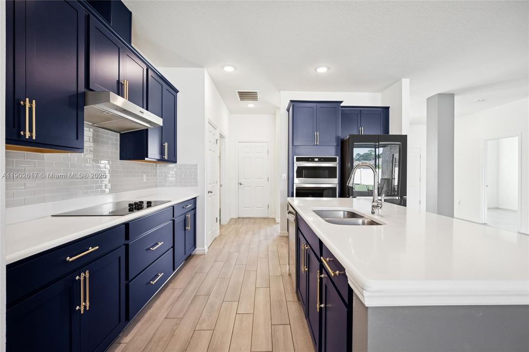 For Sale: $549,000 (3 beds, 2 baths, 2337 Square Feet)