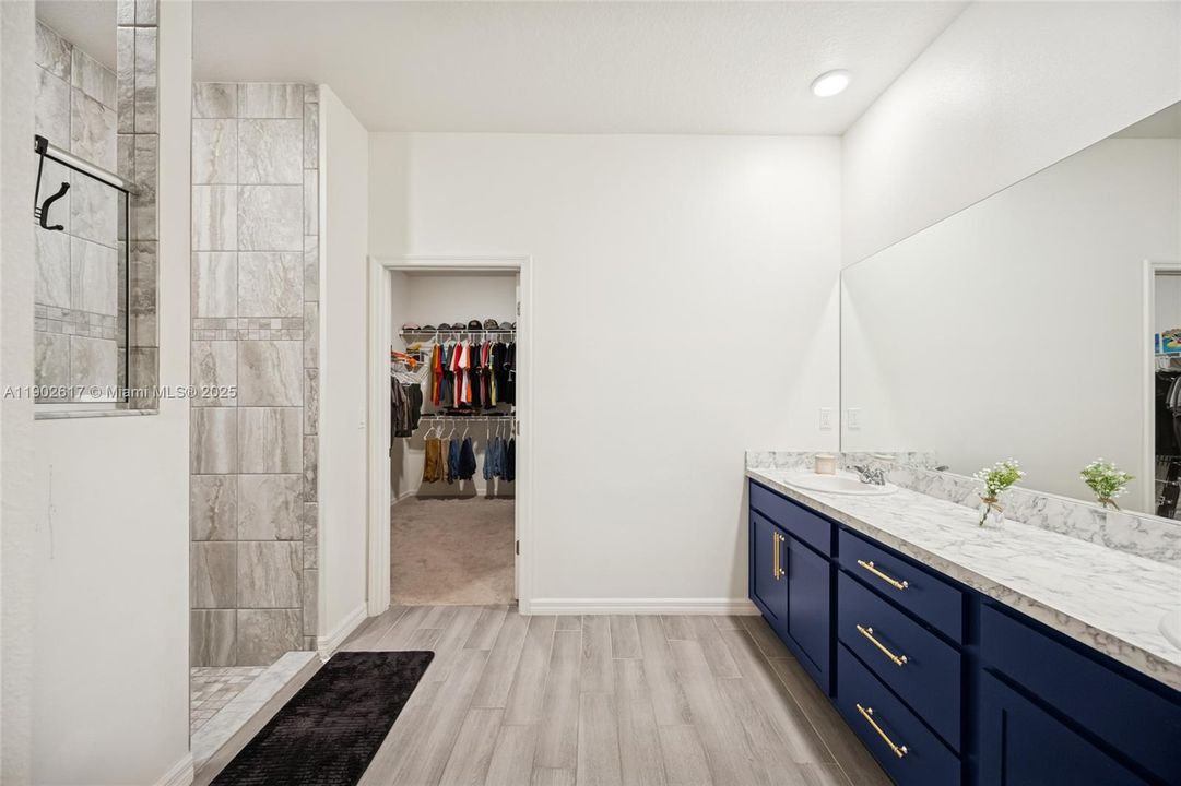 For Sale: $549,000 (3 beds, 2 baths, 2337 Square Feet)