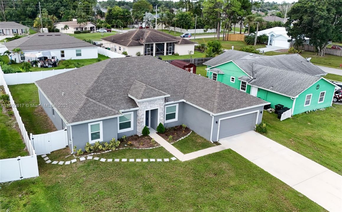 For Sale: $549,000 (3 beds, 2 baths, 2337 Square Feet)