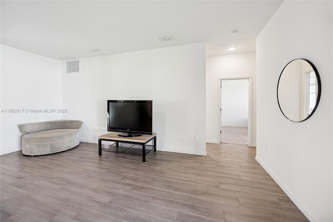 For Sale: $549,000 (3 beds, 2 baths, 2337 Square Feet)