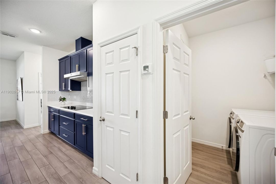 For Sale: $549,000 (3 beds, 2 baths, 2337 Square Feet)