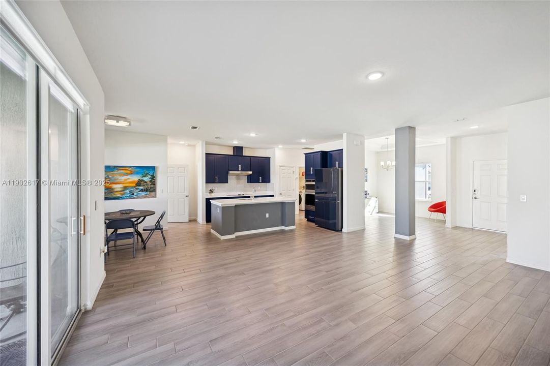 For Sale: $549,000 (3 beds, 2 baths, 2337 Square Feet)