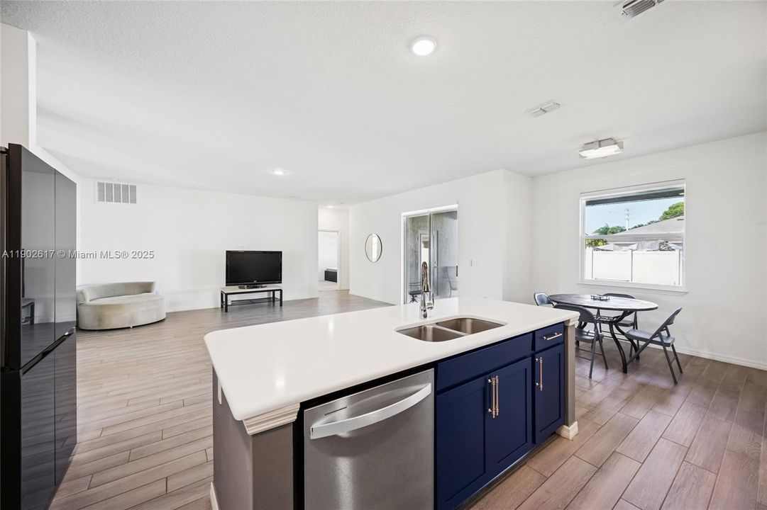 For Sale: $549,000 (3 beds, 2 baths, 2337 Square Feet)