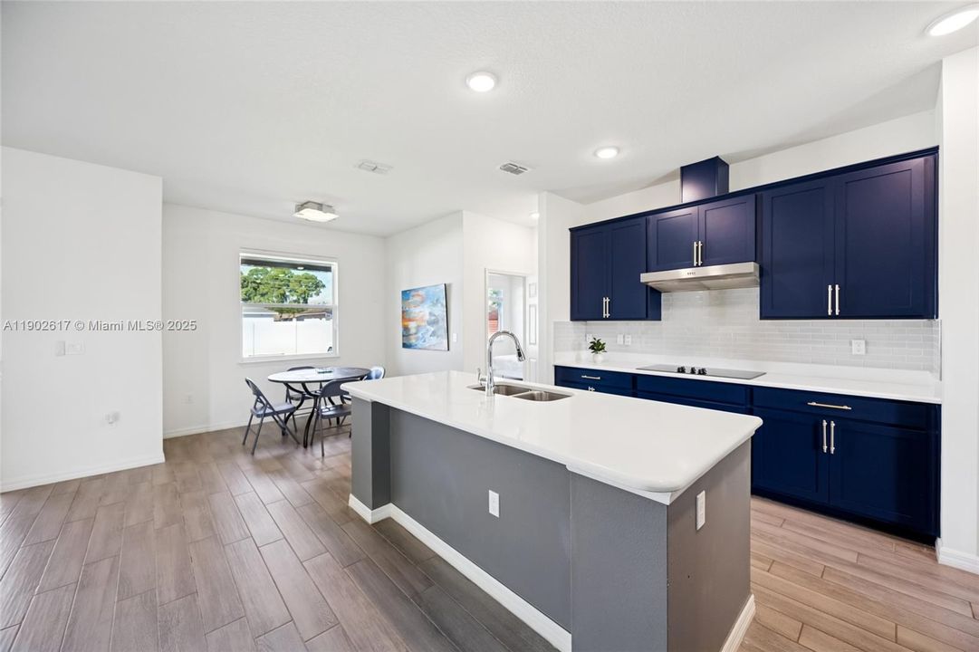 For Sale: $549,000 (3 beds, 2 baths, 2337 Square Feet)