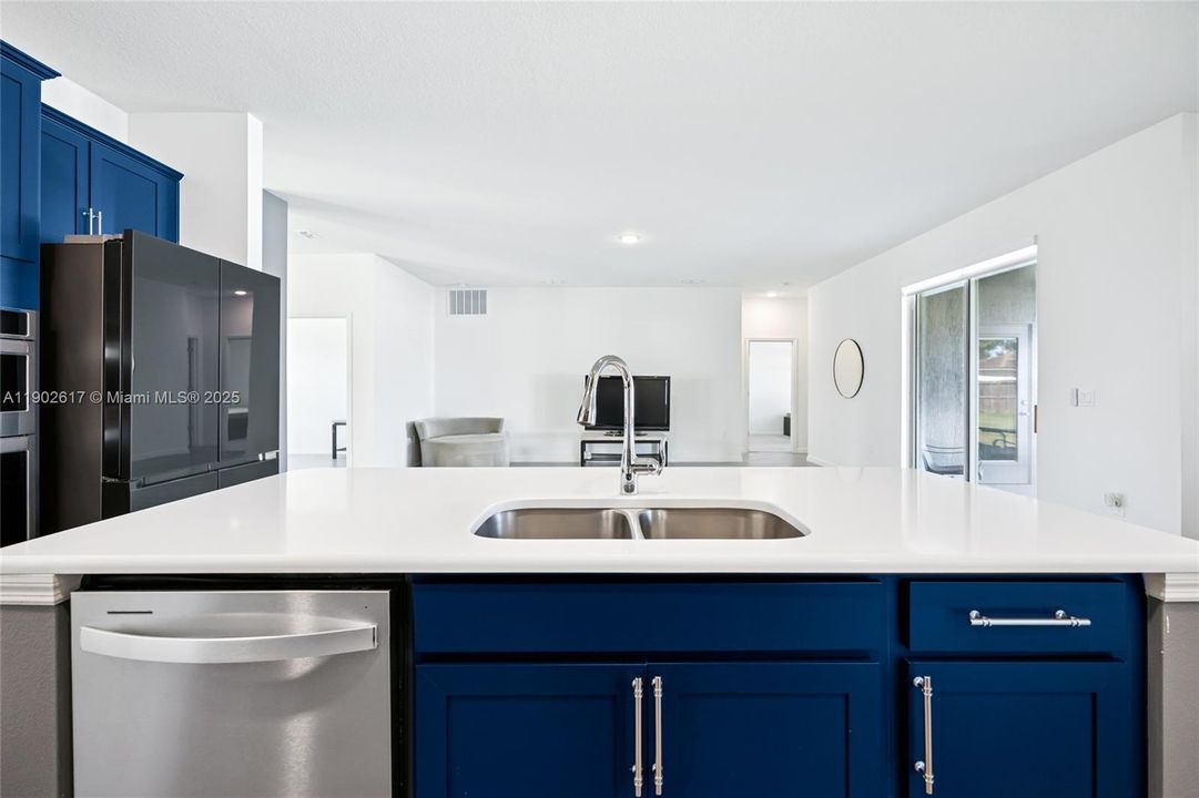 For Sale: $549,000 (3 beds, 2 baths, 2337 Square Feet)