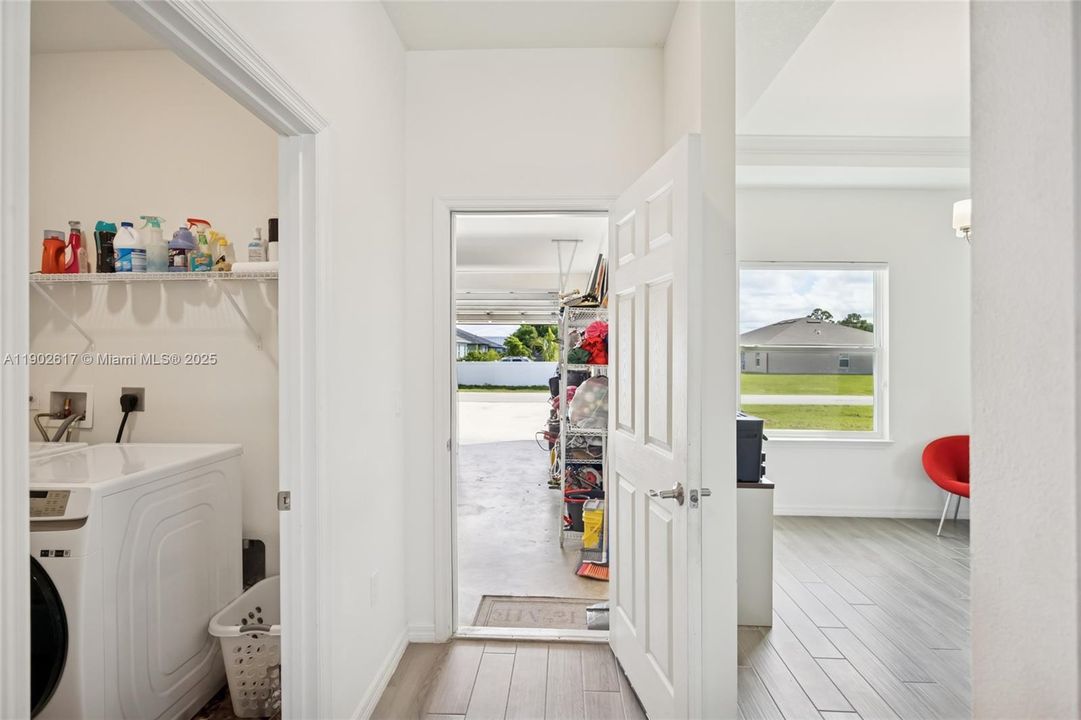 For Sale: $549,000 (3 beds, 2 baths, 2337 Square Feet)