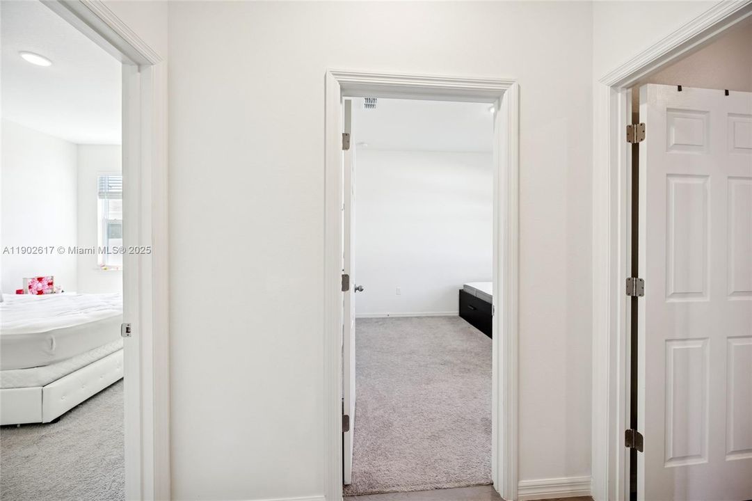 For Sale: $549,000 (3 beds, 2 baths, 2337 Square Feet)