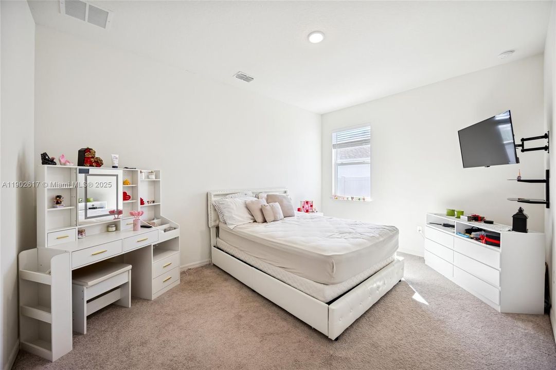 For Sale: $549,000 (3 beds, 2 baths, 2337 Square Feet)