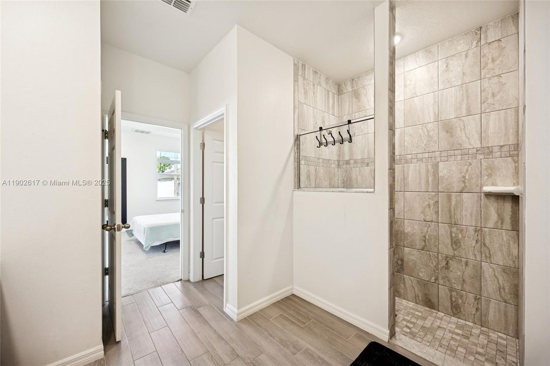 For Sale: $549,000 (3 beds, 2 baths, 2337 Square Feet)