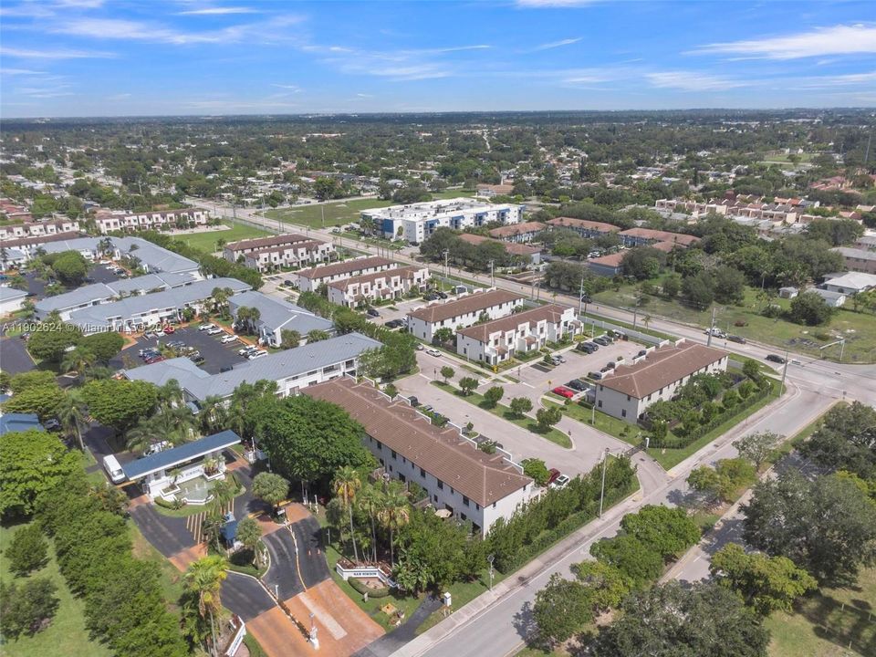 Recently Sold: $420,000 (3 beds, 3 baths, 1320 Square Feet)