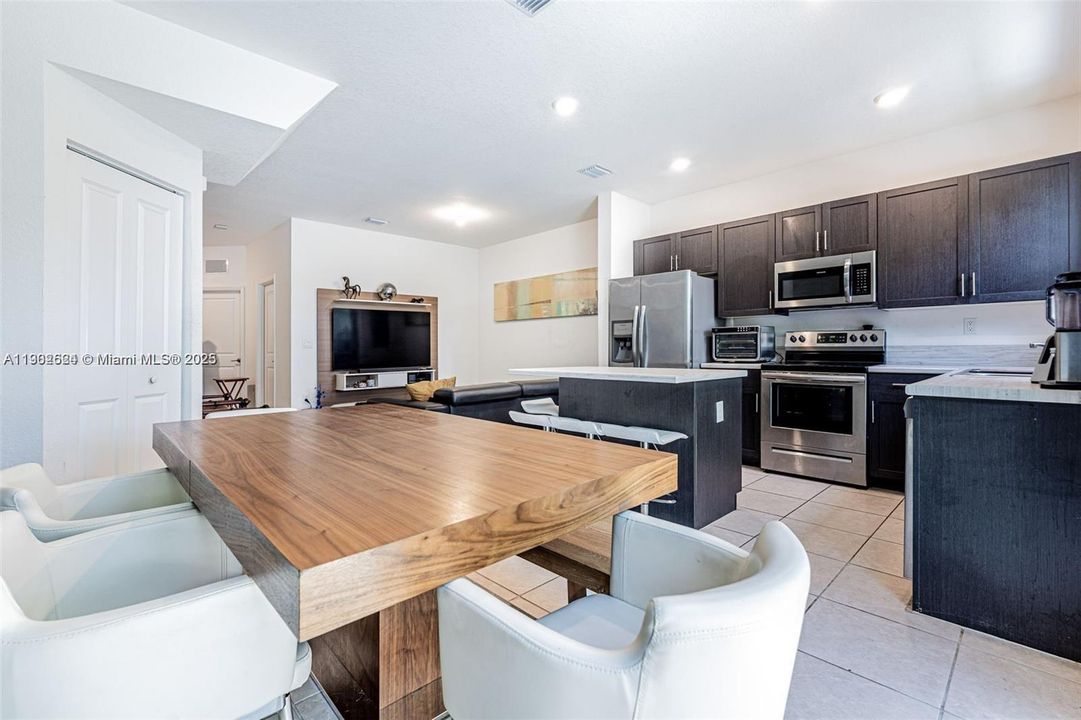 Recently Sold: $420,000 (3 beds, 3 baths, 1320 Square Feet)