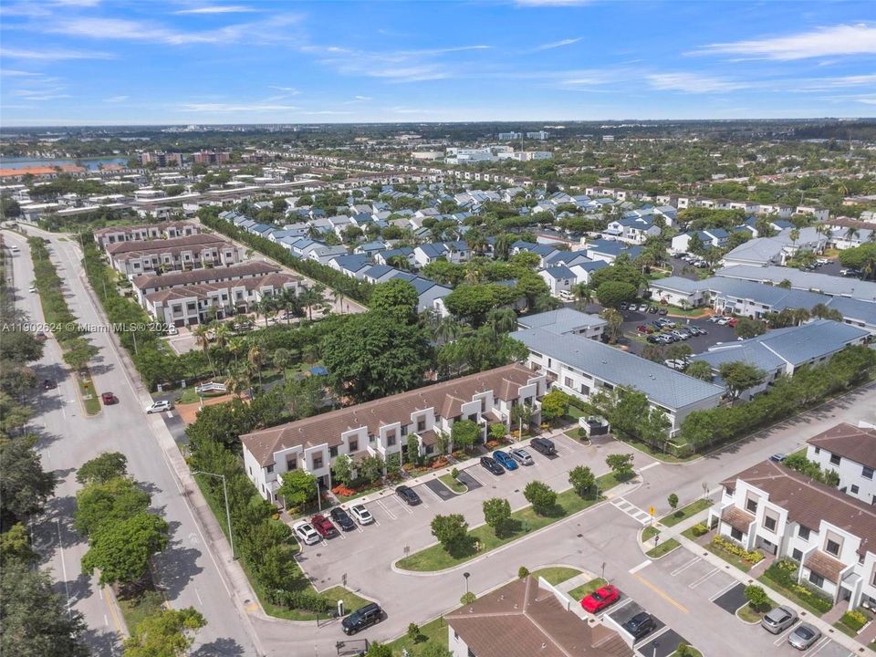 Recently Sold: $420,000 (3 beds, 3 baths, 1320 Square Feet)