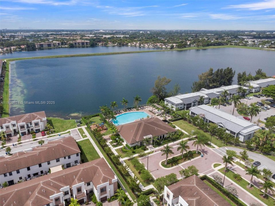 Recently Sold: $420,000 (3 beds, 3 baths, 1320 Square Feet)