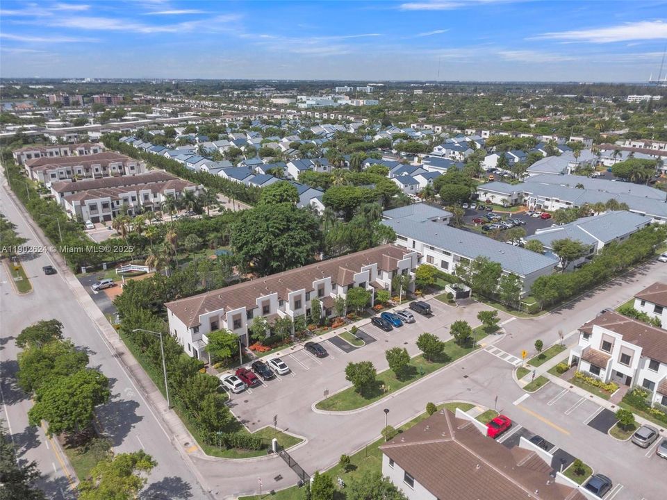 Recently Sold: $420,000 (3 beds, 3 baths, 1320 Square Feet)