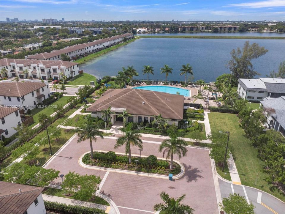 Recently Sold: $420,000 (3 beds, 3 baths, 1320 Square Feet)