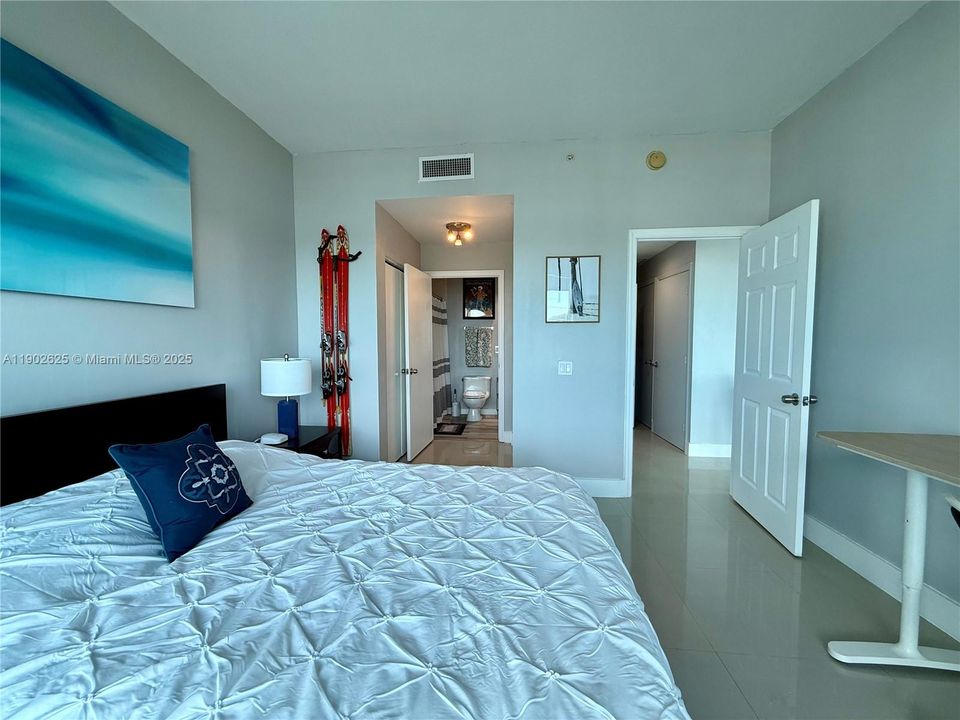 Recently Rented: $3,000 (1 beds, 1 baths, 585 Square Feet)