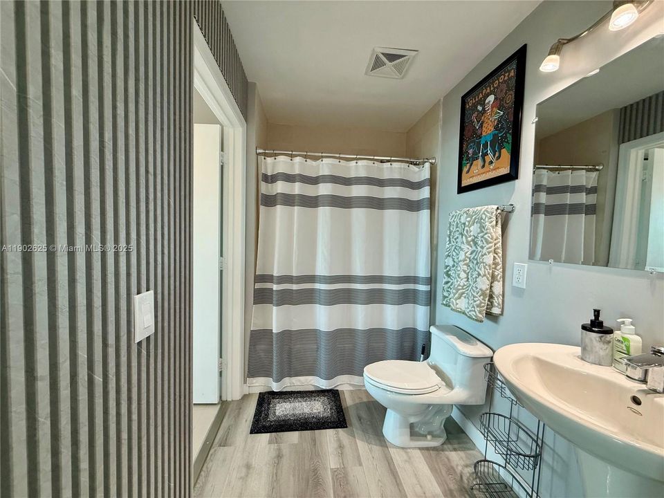 Recently Rented: $3,000 (1 beds, 1 baths, 585 Square Feet)