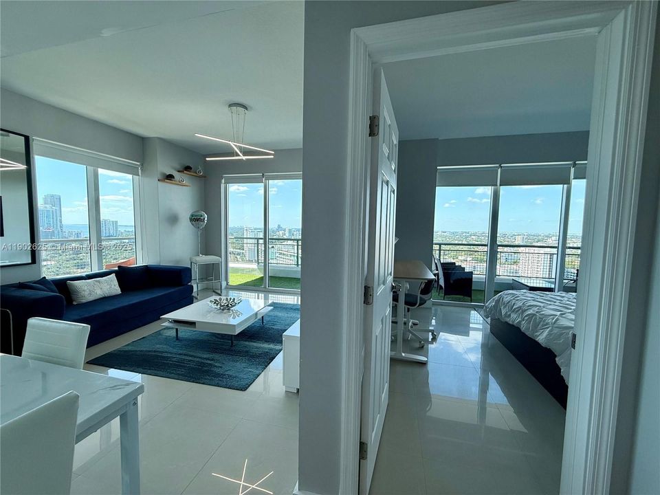 Recently Rented: $3,000 (1 beds, 1 baths, 585 Square Feet)