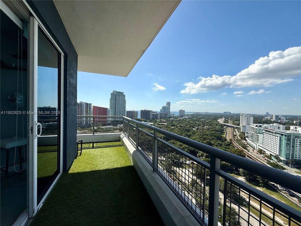 Recently Rented: $3,000 (1 beds, 1 baths, 585 Square Feet)