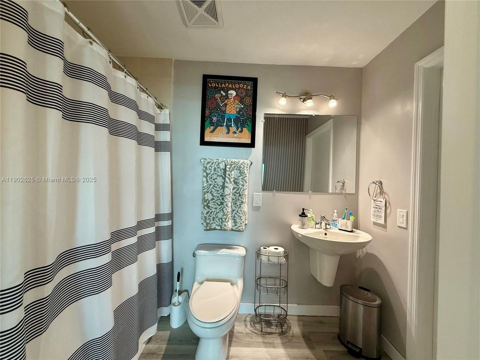 Recently Rented: $3,000 (1 beds, 1 baths, 585 Square Feet)