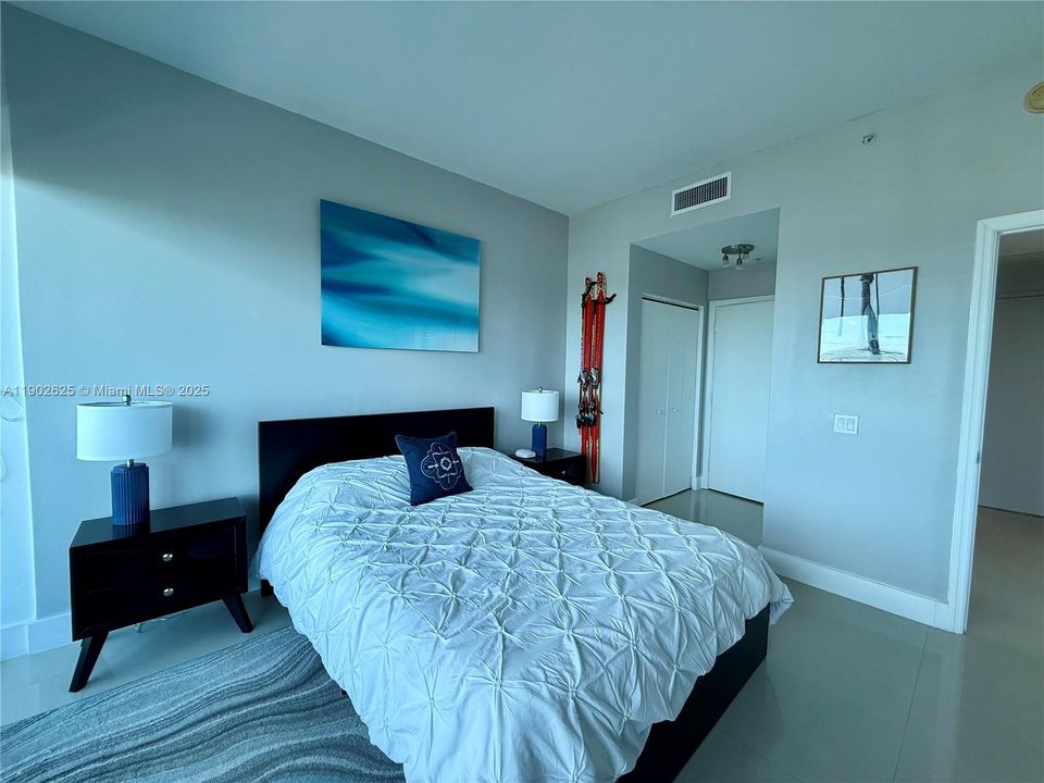 Recently Rented: $3,000 (1 beds, 1 baths, 585 Square Feet)