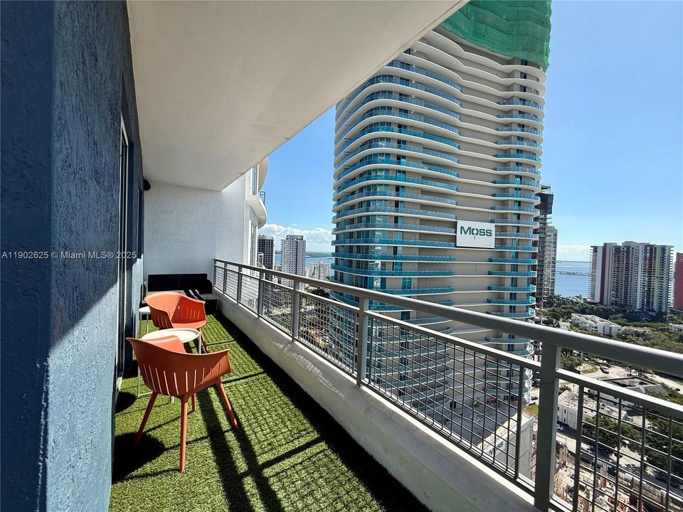 Recently Rented: $3,000 (1 beds, 1 baths, 585 Square Feet)