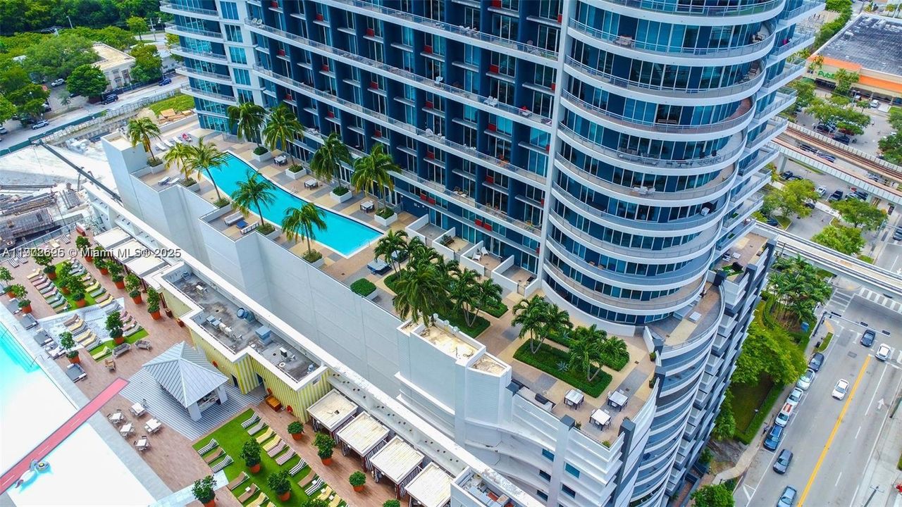 Recently Rented: $3,000 (1 beds, 1 baths, 585 Square Feet)